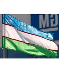 Bandera Uzbekistán exterior